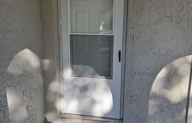 Remodeled 2 bedroom, 2 bath, 2 car garage rental home in Weeki Wachee!