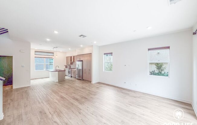 Modern 3BD/2.5BA Townhome in Mission Valley with Kitchen Island, Private Patio & 2-Car Garage