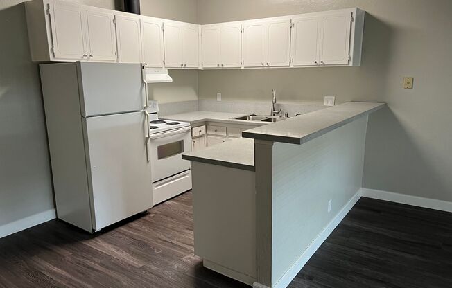 1 bed, 1 bath, 605 sqft, $1,200, Unit B15