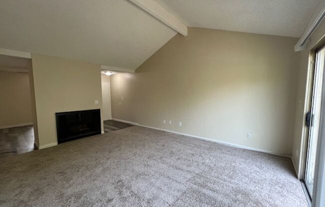 2 beds, 2 baths, $2,050, Unit 22