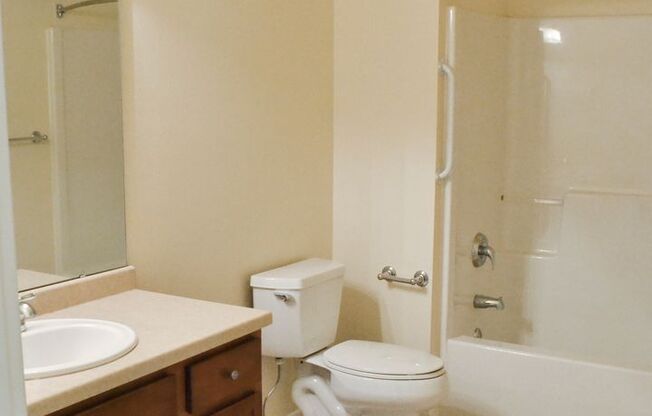 2 beds, 1 bath, 974 sqft, $1,275, Unit 705-201