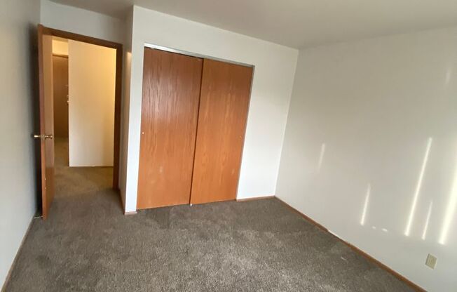 2 beds, 1.5 baths, 963 sqft, $1,299, Unit 5166 B20
