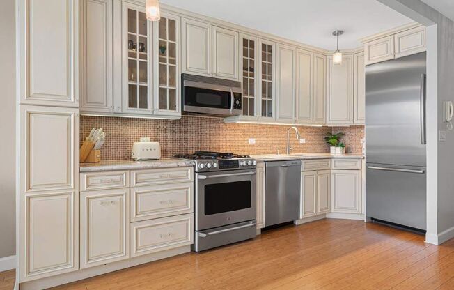 1 bed, 1.5 baths, 870 sqft, $6,000, Unit 2103