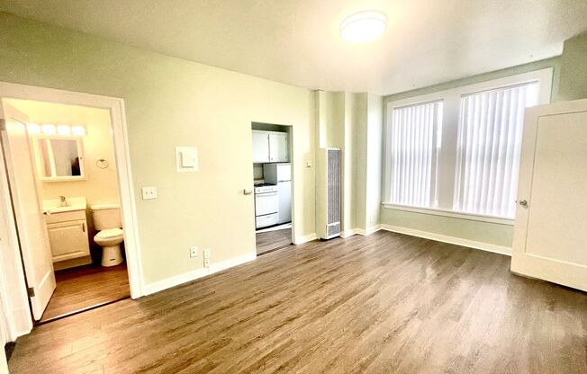 Studio, 1 bath, 300 sqft, $1,210, Unit 308