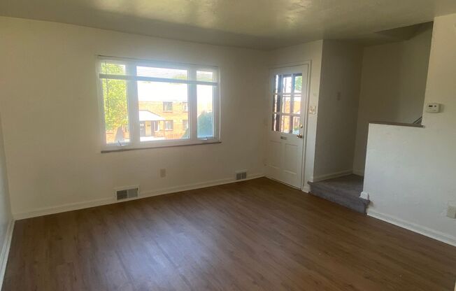 2 beds, 1 bath, 800 sqft, $1,149, Unit 1704 Parkline Dr