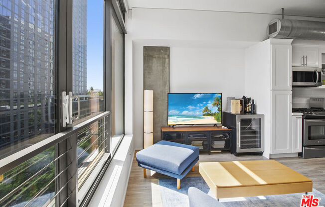 1 bed, 1 bath, 930 sqft, $3,000, Unit 813