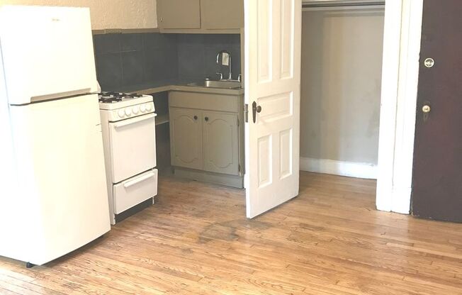 Studio, 1 bath, $675, Unit 39