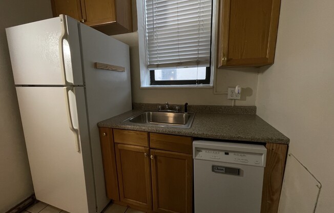 2 beds, 1 bath, 630 sqft, $2,900, Unit J4