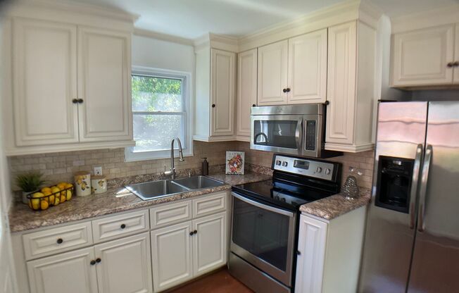 Adorable Bungalow Next to Downtown Raleigh!