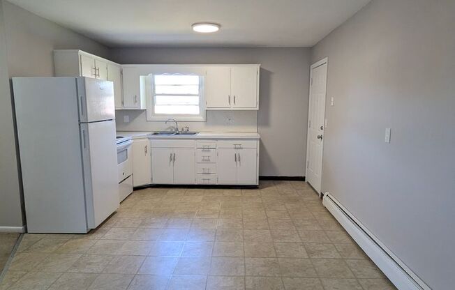 2 beds, 1 bath, $1,395, Unit 162-04