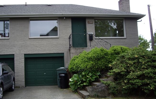 Large 2Bedroom 1Bathroom Duplex w/ Attached Private Garage Available in Beacon Hill!