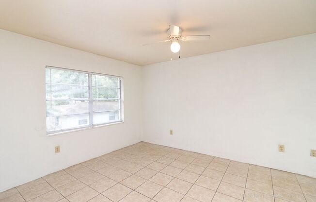 2 beds, 1 bath, 700 sqft, $950, Unit Unit 4