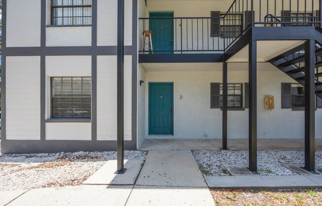 Newly Renovated 2 bedroom 2 bath within walking distance to Main Street** 1/2 off August Rent if Moved in by July 31st**