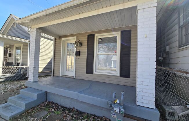 Charming 3 Bedrooms, 2 Full Bathroom Home! All Appliances Included! Available NOW!