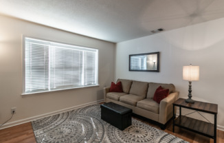 2079 WOODLAWN DR SW