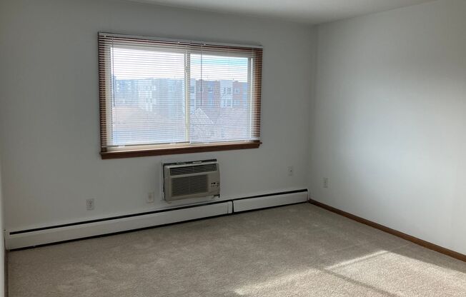 1 bed, 1 bath, 650 sqft, $999, Unit 1220-060