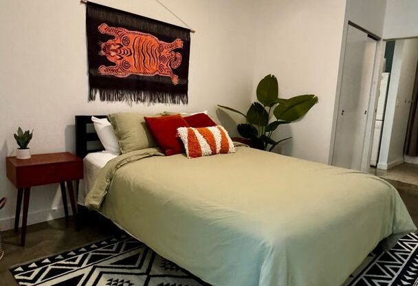 1 bed, 1 bath, 726 sqft, $1,460, Unit 210