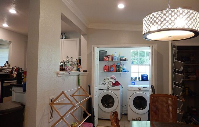 AMAZING 5/2 House w/ Fenced Yard Washer/Dryer, & Stainless Steel Appliances! Close to FSU/TCC! $2300/month Avail July 1st!