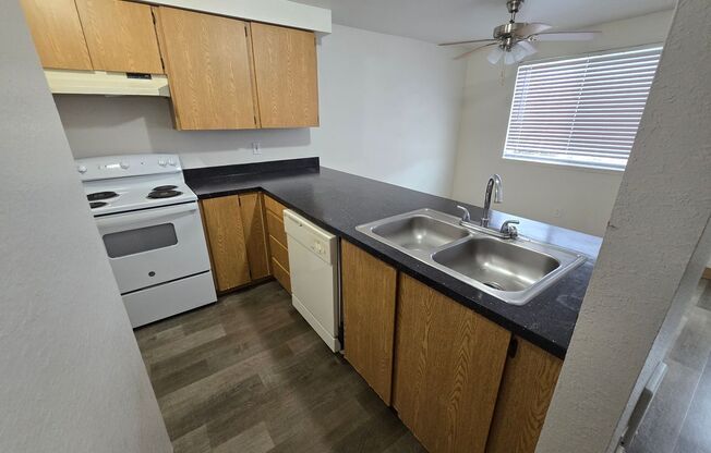 2 beds, 1 bath, 875 sqft, $1,325, Unit 127-33