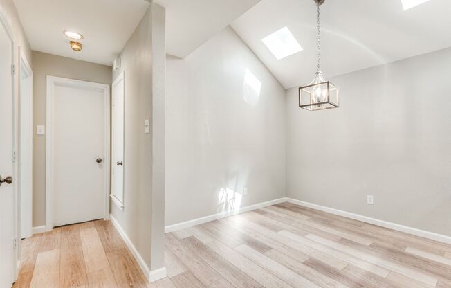 Charming Carrollton 2 Bedroom • Private Backyard