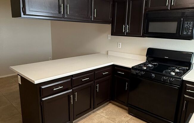 2 beds, 2 baths, 900 sqft, $1,675, Unit 817-48