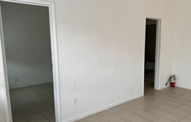 CERRITOS 756 - 758