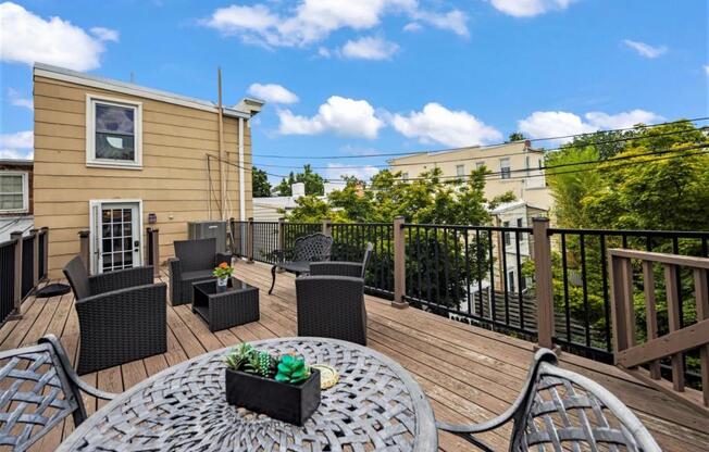 2 beds, 1 bath, 1,200 sqft, $5,750