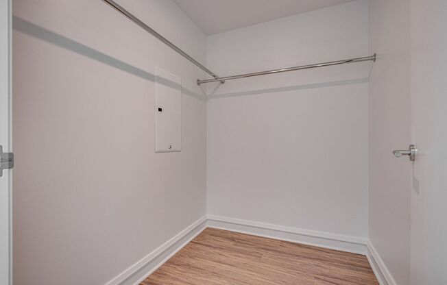 2 beds, 2 baths, $2,450, Unit # 2407