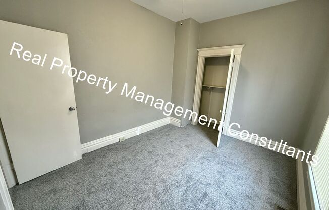 3 beds, 2 baths, $1,350, Unit Apt 1