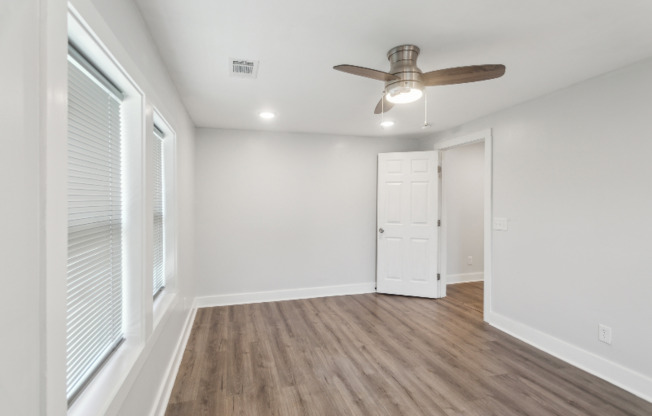 502 W 48 ST