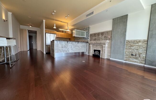 1 bed, 1 bath, 840 sqft, $2,600, Unit 910