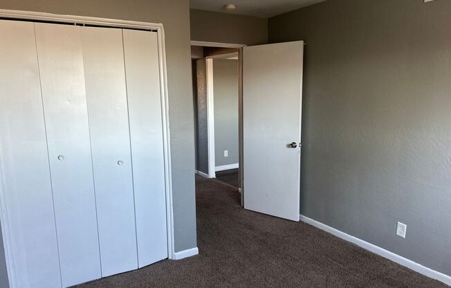2 beds, 1 bath, 750 sqft, $1,045, Unit B09 1048 11
