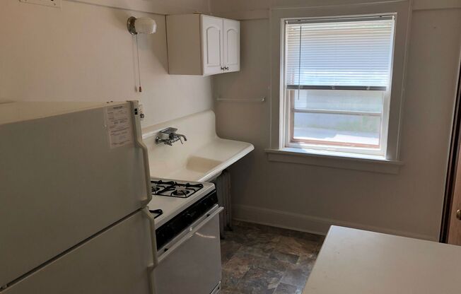 2 beds, 1 bath, 1,100 sqft, $1,225, Unit 10