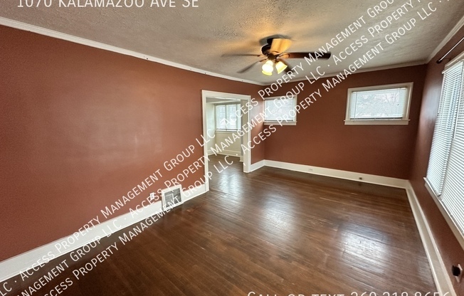 1070 KALAMAZOO AVE SE