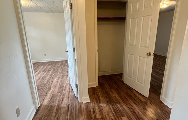 2 beds, 1 bath, 903 sqft, $1,140, Unit M-9