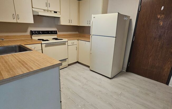 1 bed, 1 bath, 600 sqft, $700, Unit 403