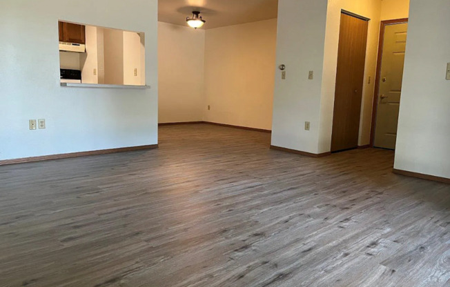 2 beds, 1 bath, $1,100, Unit Apt 2