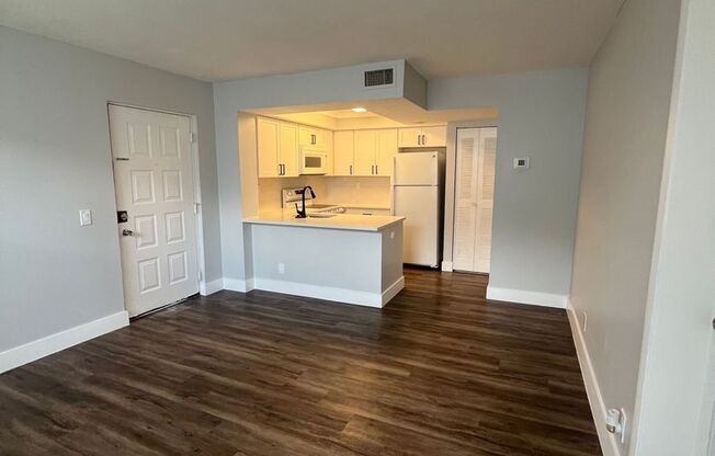 1 bed, 1 bath, $1,750, Unit #7-21