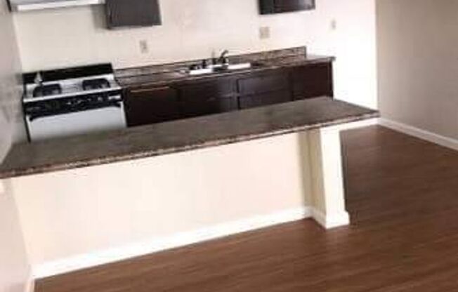 1 bed, 1 bath, 590 sqft, $1,195, Unit 14