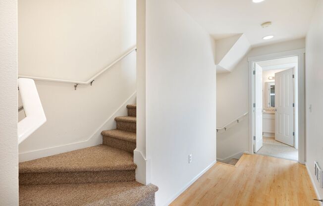 Bright and Spacious 3 bedroom townhouse in Queen Anne