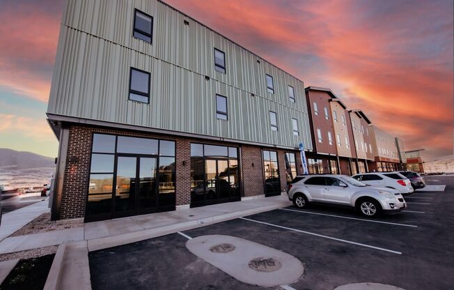 Studio, 1 bath, 300 sqft, $1,399, Unit 1-221