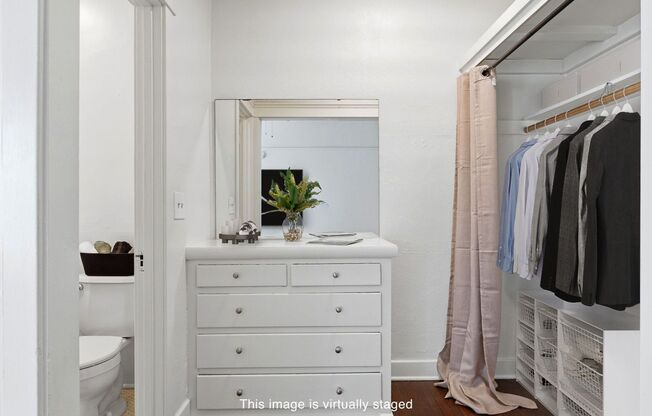 Melrose Apartments - Charming & Historic in the heart of Banker's Hill