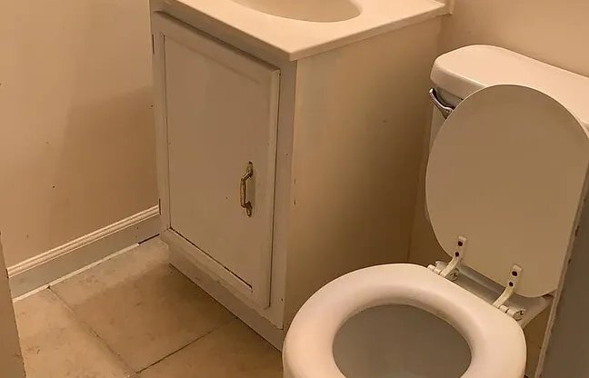 8702 35 AVE