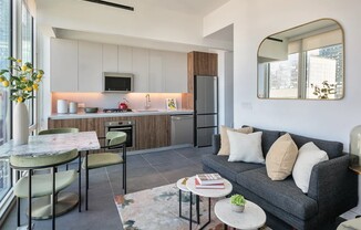 636 W 30 ST