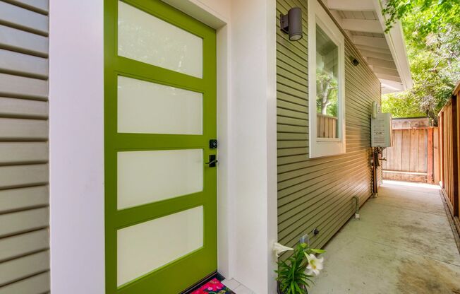 Beautiful 1 Bed 1 Bath Cottage in Highly Desirable Palo Alto Neighborhood!