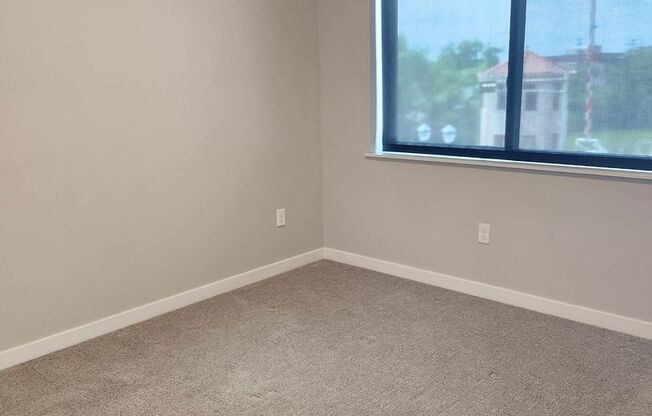 1 bed, 1 bath, 798 sqft, $1,300, Unit 305