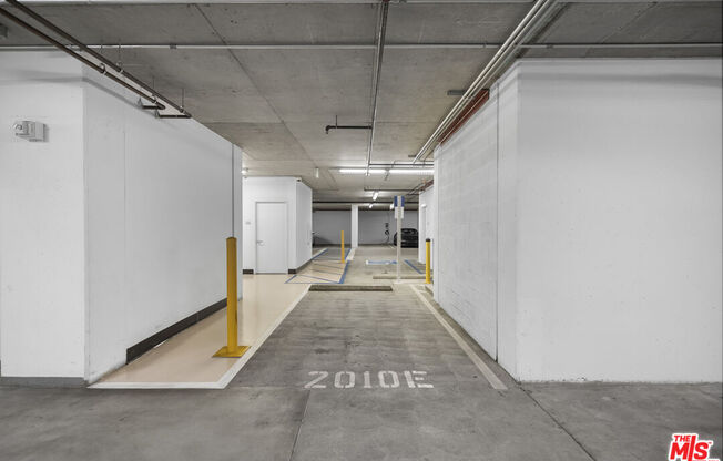 1 bed, 1 bath, 1,040 sqft, $2,895, Unit 1008