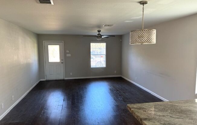Nice Open  1 story 3 bedroom 2 bath in west San Antonio in Silver Oaks (Near Culebra & Alamo Parkway))