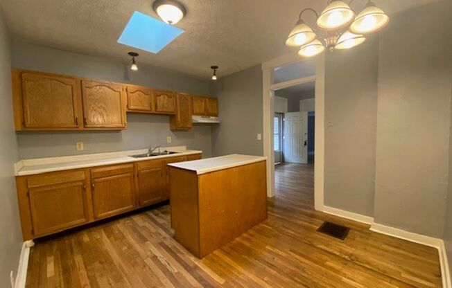 2 beds, 1 bath, $795, Unit 1