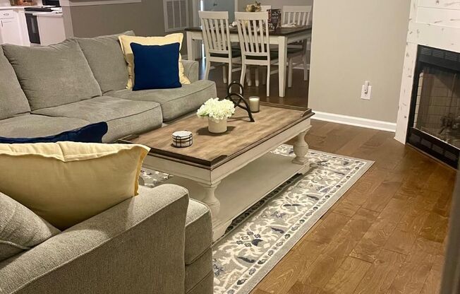 3 beds, 2 baths, 1,394 sqft, $2,850, Unit Daniel Ellis